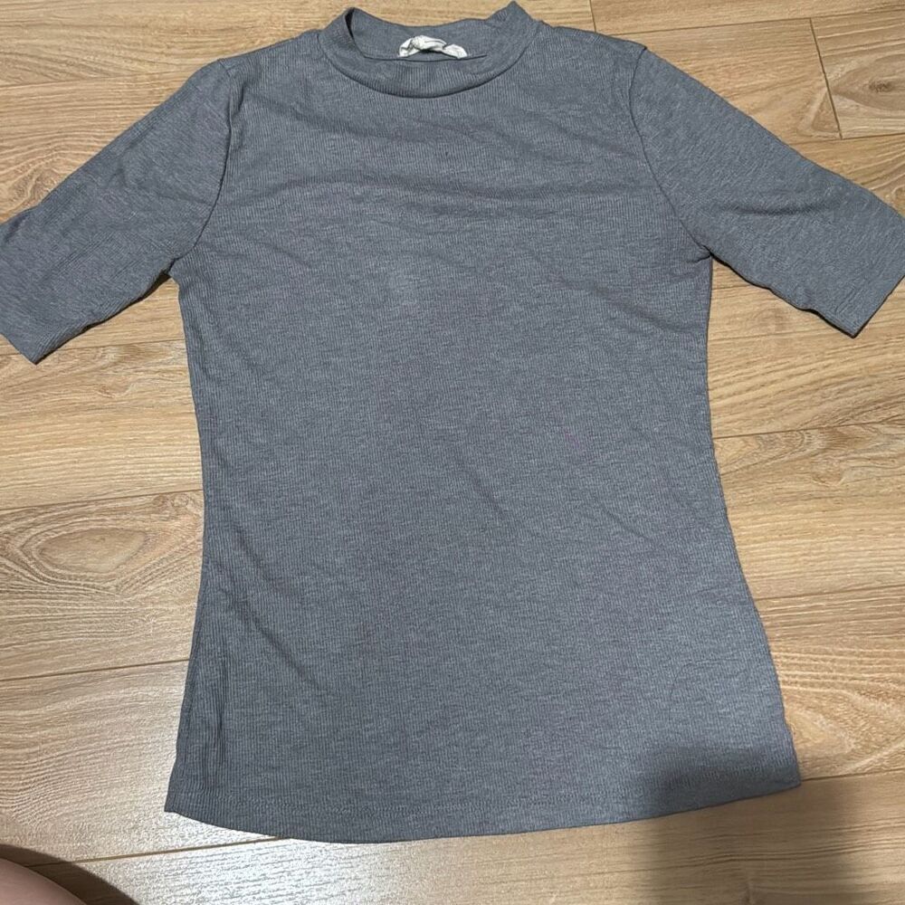 Forever 21 gray shirt size medium - Picture 1 of 5